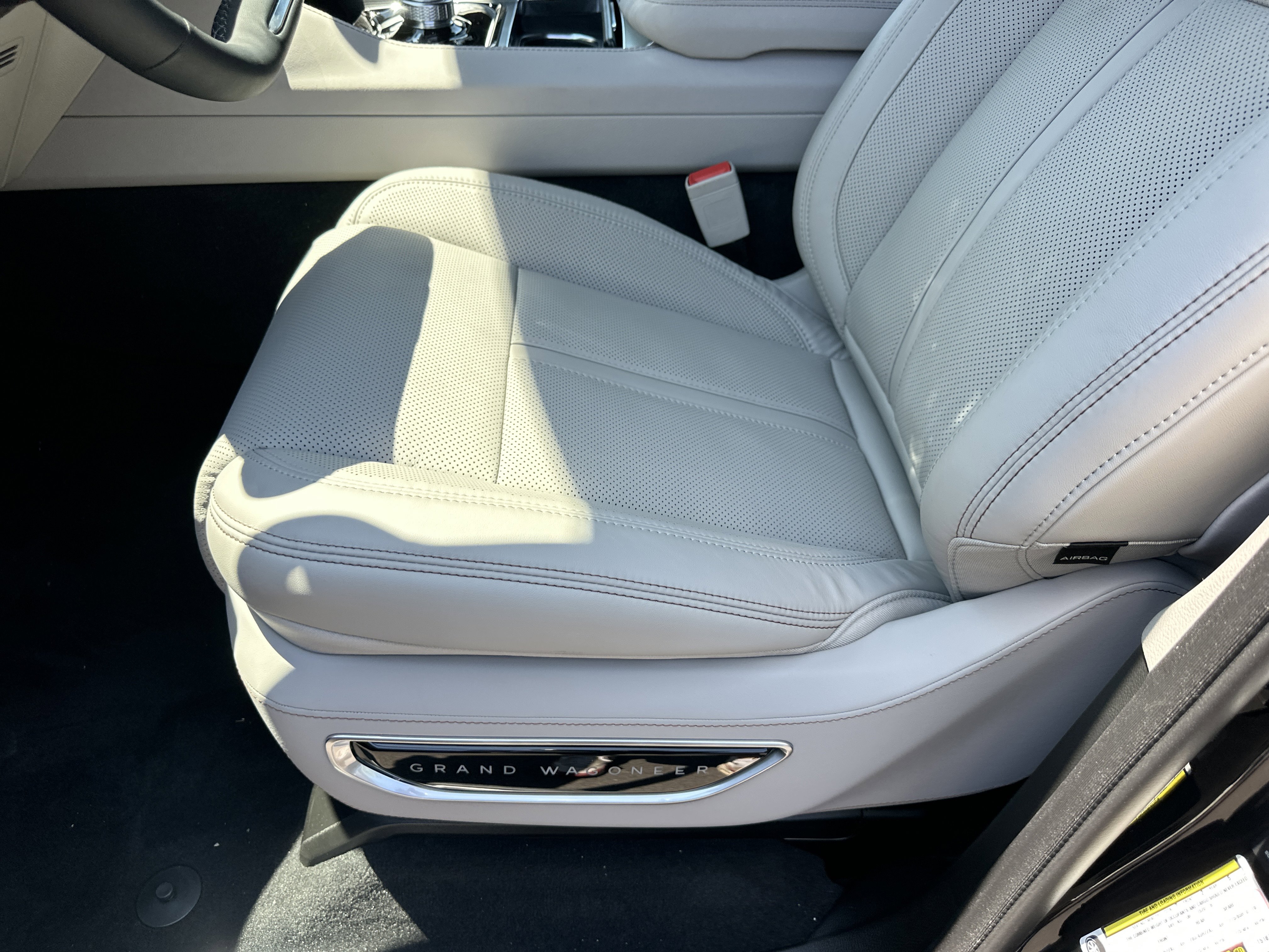 New 2026 Jeep Grand Wagoneer Summit AWD/4WD image 25