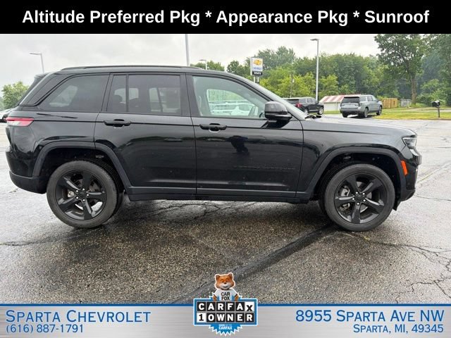 Used 2024 Jeep Grand Cherokee Altitude AWD/4WD image 2