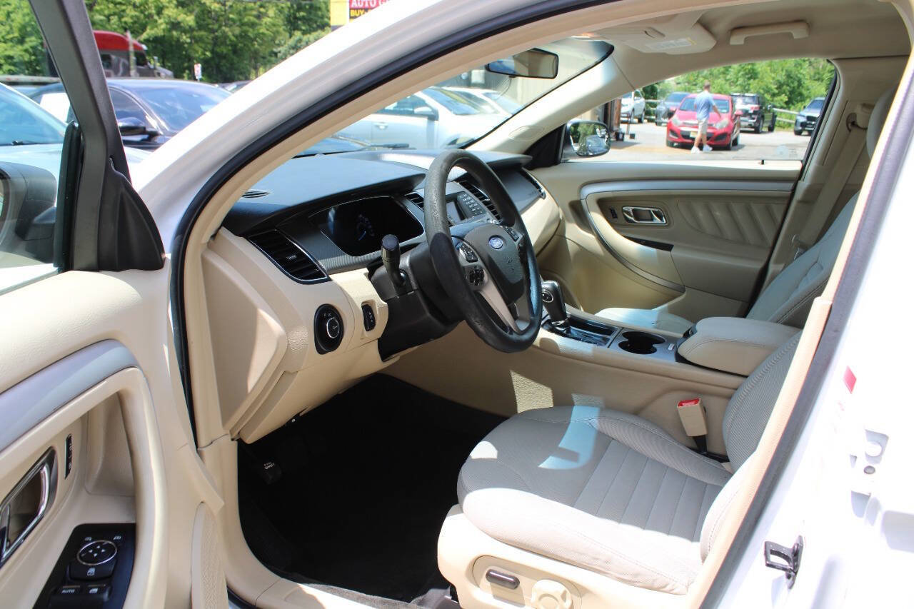 Used 2018 Ford Taurus SE FWD image 22