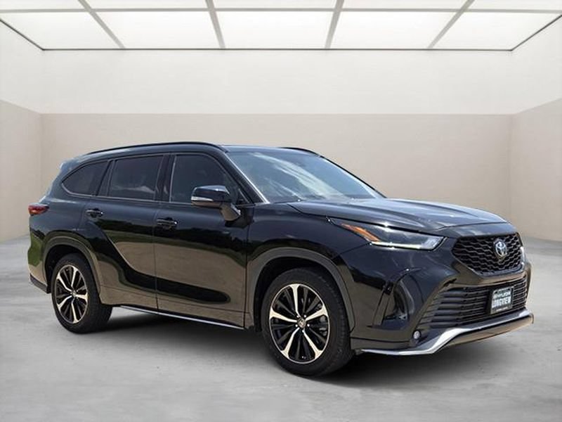 Used 2022 Toyota Highlander XSE FWD image 1