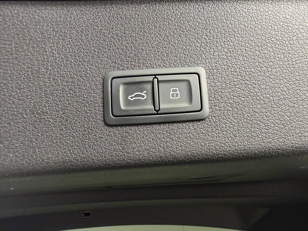 Used 2022 Audi e-tron Premium AWD/4WD image 21