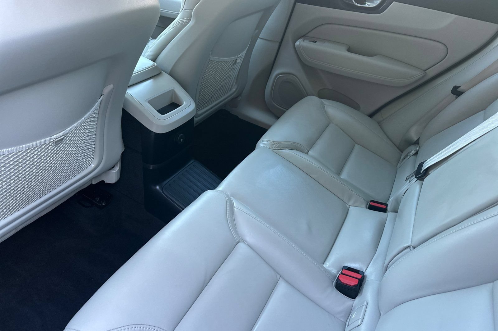 Certified 2024 Volvo XC60 T8 Ultimate w/ Protection Package Premier AWD/4WD image 5