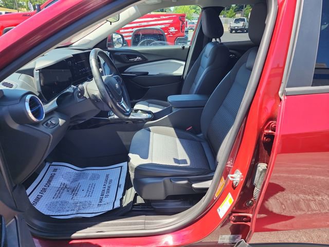 Used 2025 Chevrolet Trax LT w/ Driver Confidence Package FWD image 24