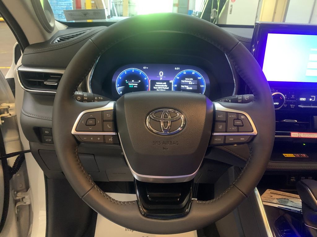New 2026 Toyota Highlander Platinum AWD/4WD image 28