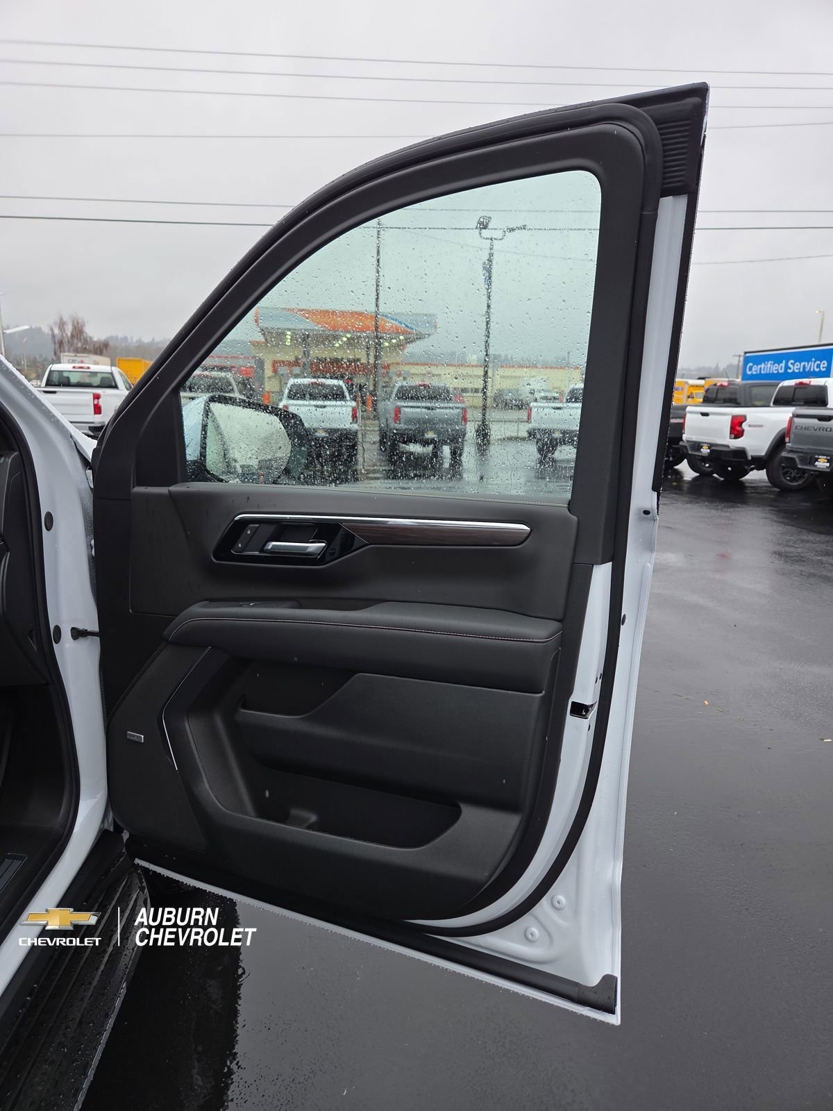 New 2026 Chevrolet Suburban Premier AWD/4WD image 17