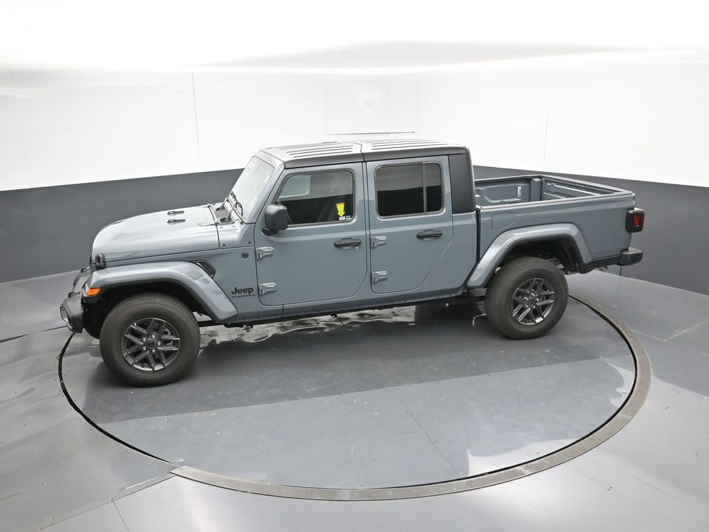Used 2025 Jeep Gladiator Sport image 42