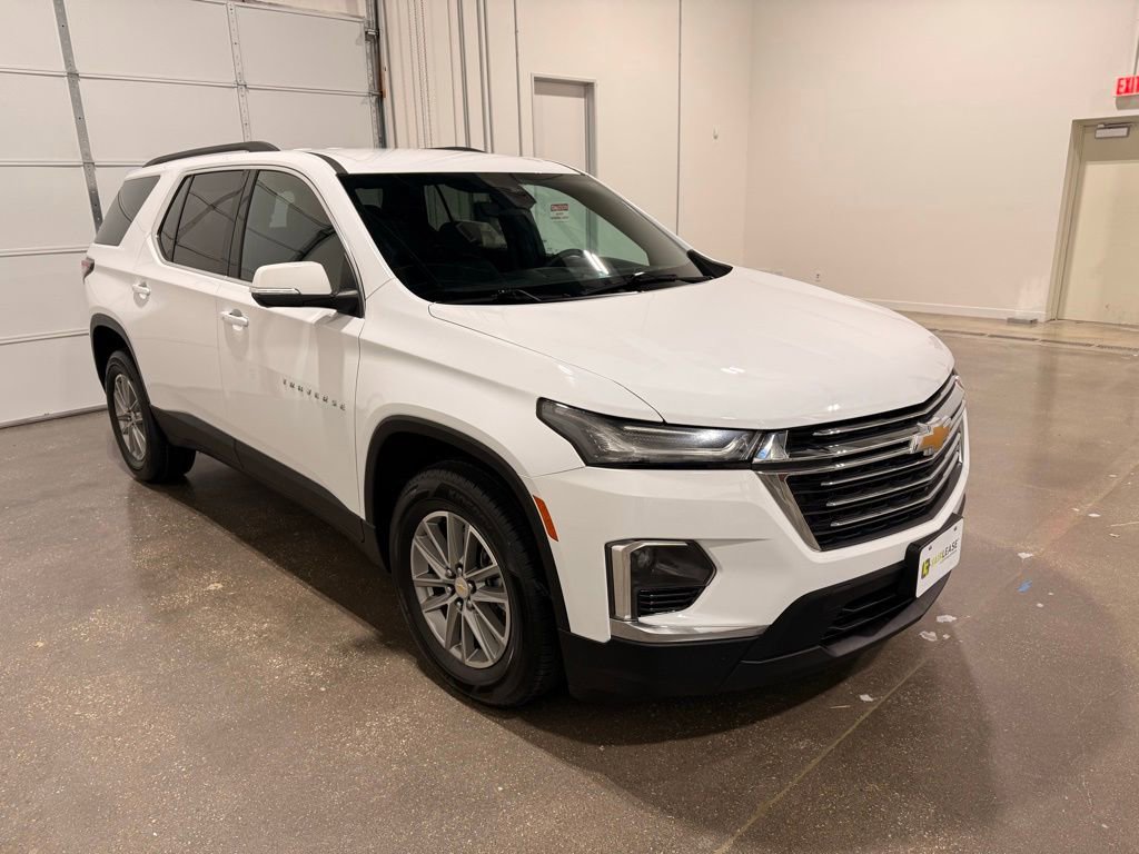 Used 2023 Chevrolet Traverse LT image 3