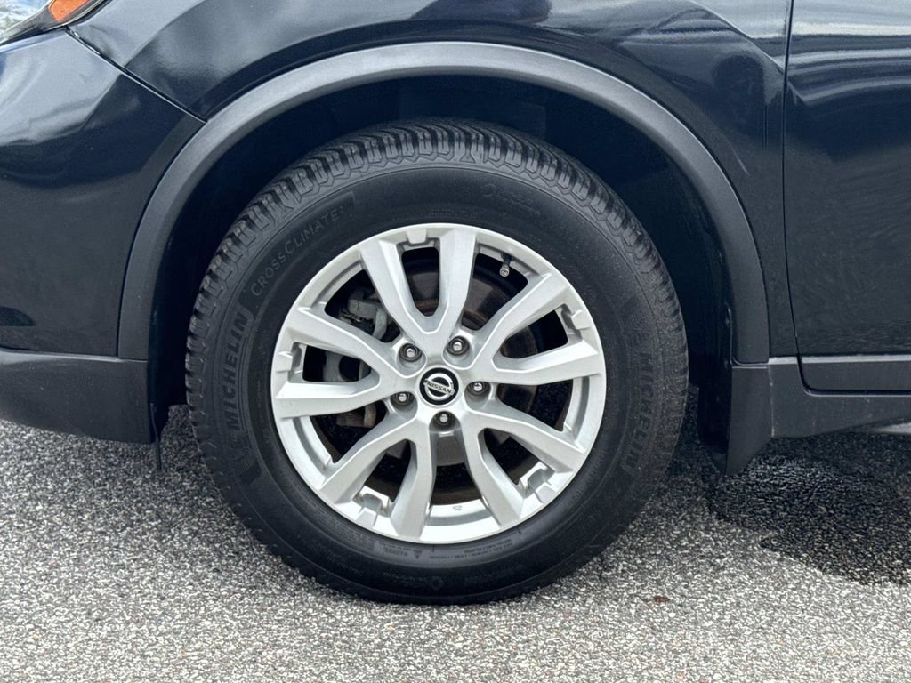 Certified 2019 Nissan Rogue SV FWD image 11