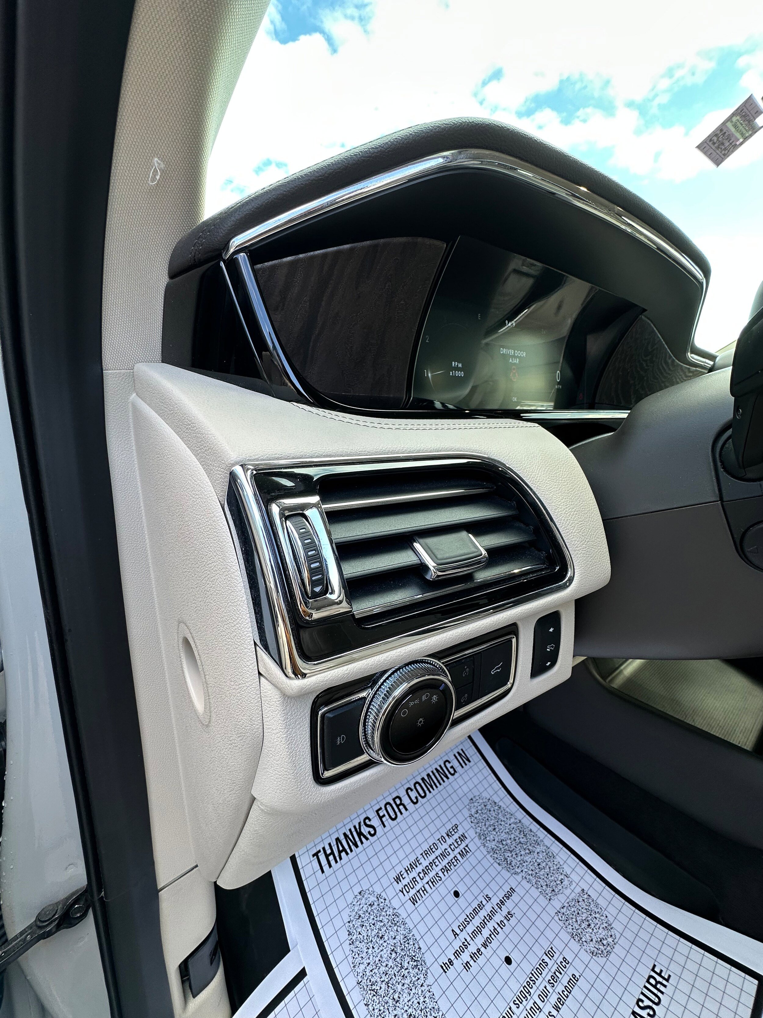 Used 2019 Lincoln Navigator Premiere image 13
