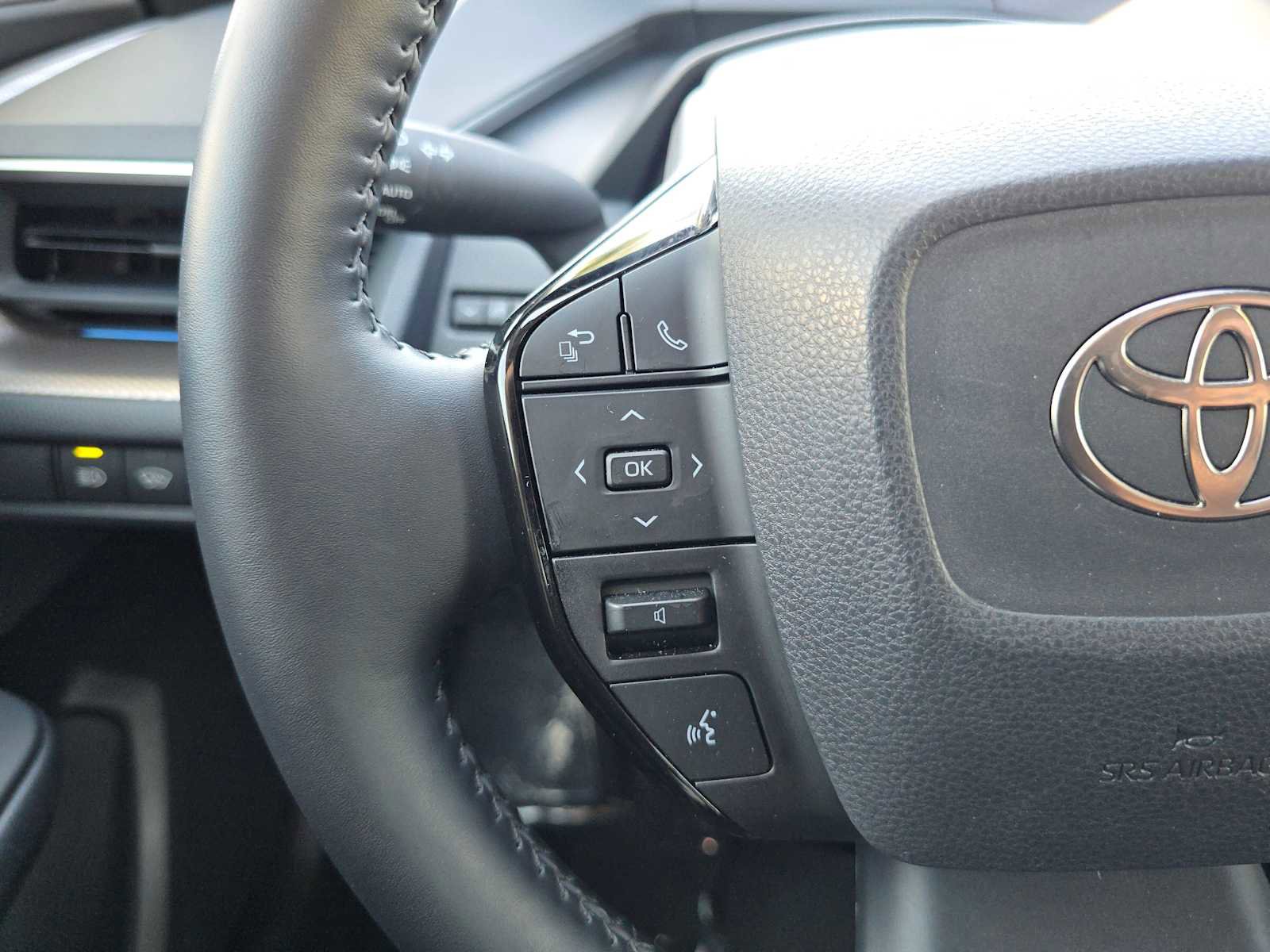 Used 2025 Toyota Prius XLE FWD image 31