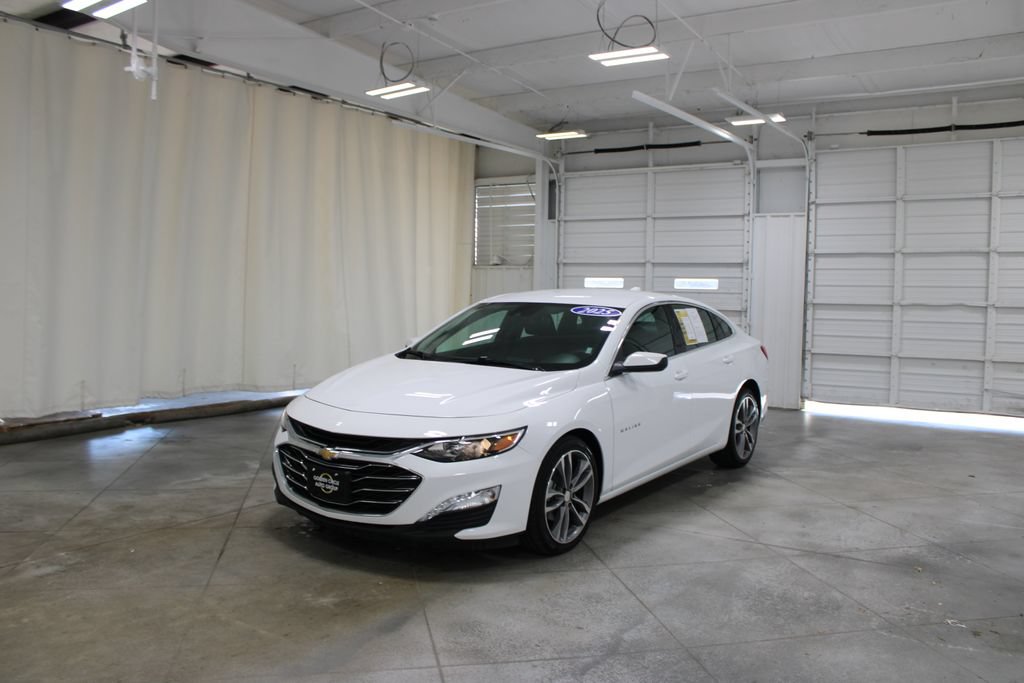 Used 2025 Chevrolet Malibu LT FWD image 4