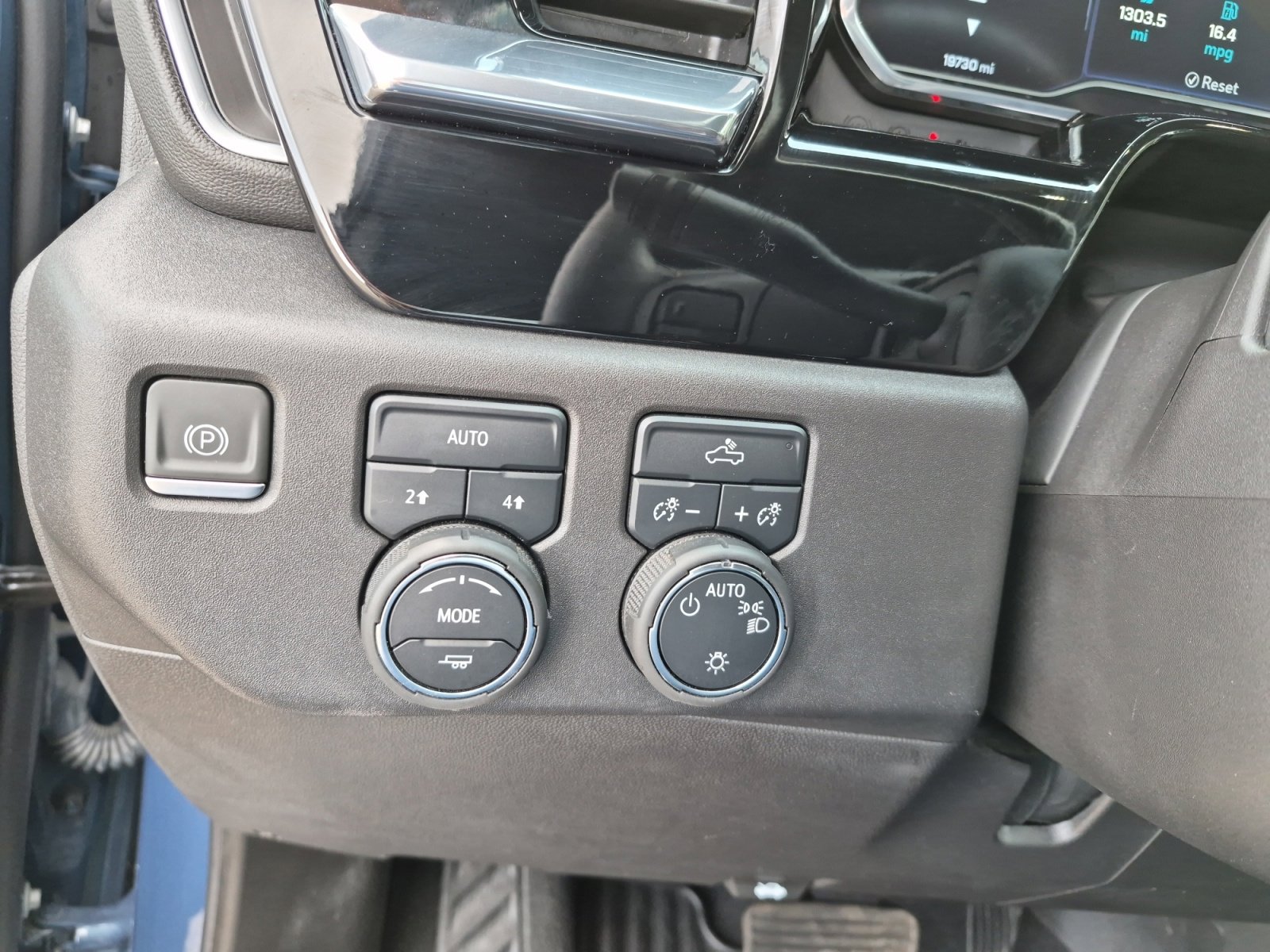 Used 2024 Chevrolet Silverado 1500 LT image 27