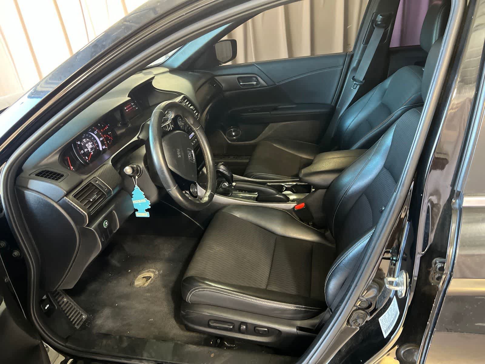 Used 2017 Honda Accord Sport image 17