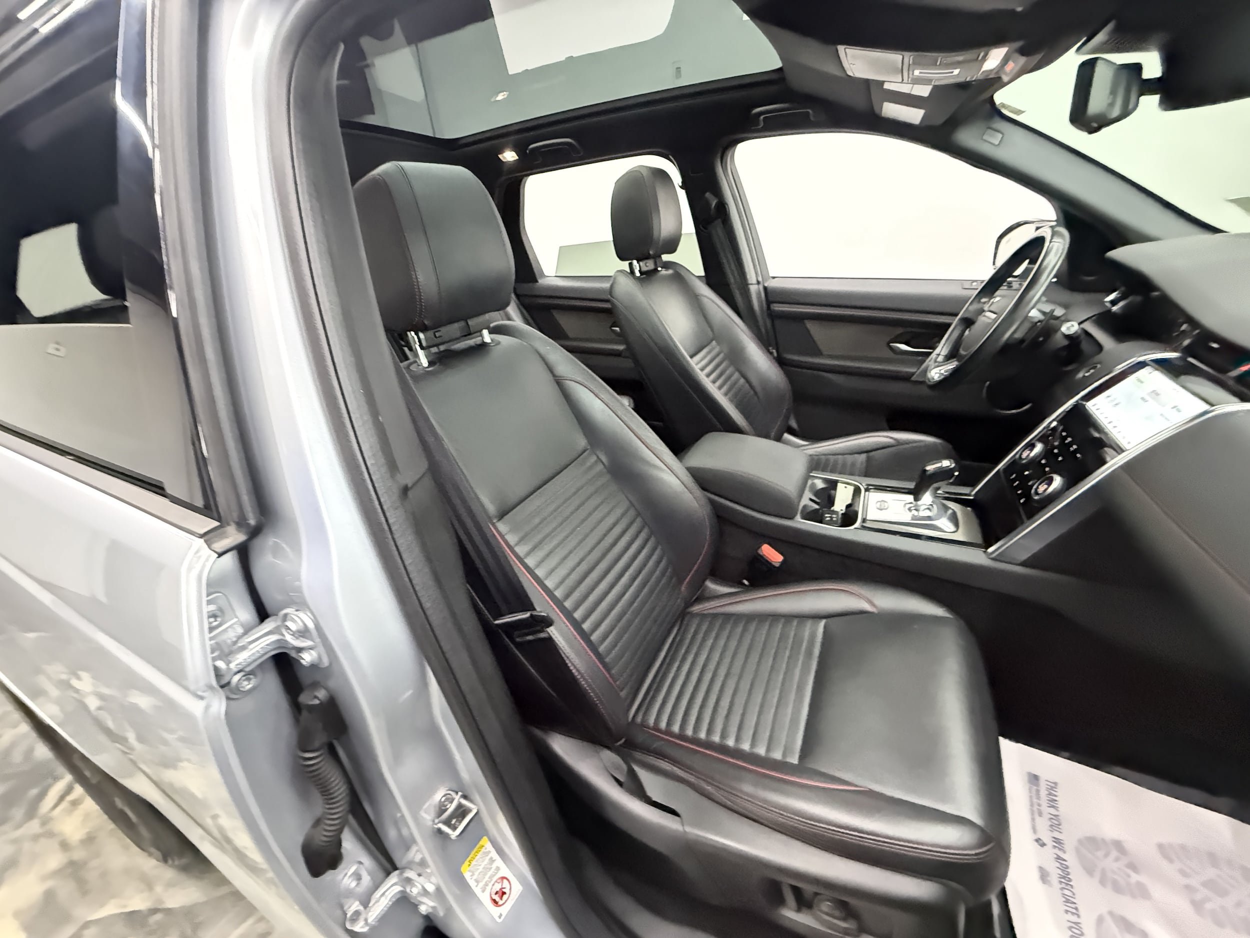 Used 2020 Land Rover Discovery Sport SE R-Dynamic AWD/4WD image 23