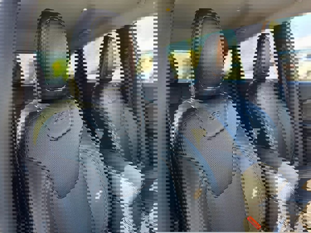 Used 2019 Jeep Cherokee Limited image 11