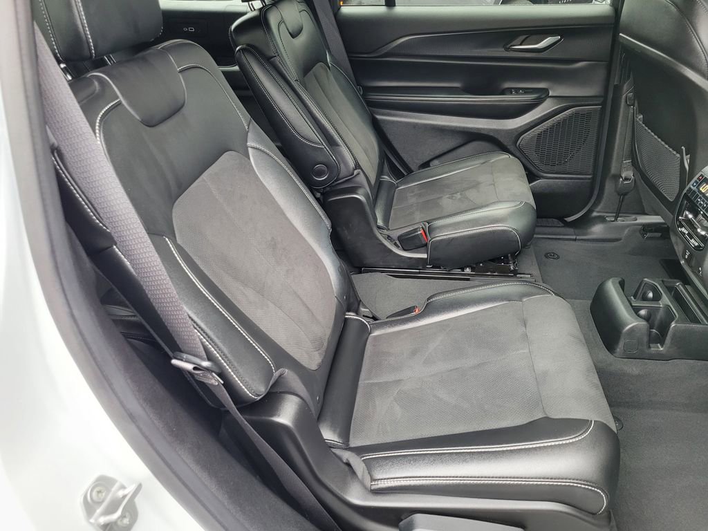 Used 2024 Jeep Grand Cherokee L Altitude RWD image 21