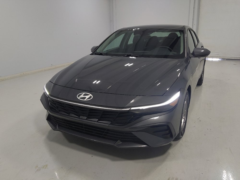 Used 2025 Hyundai Elantra SE FWD image 15