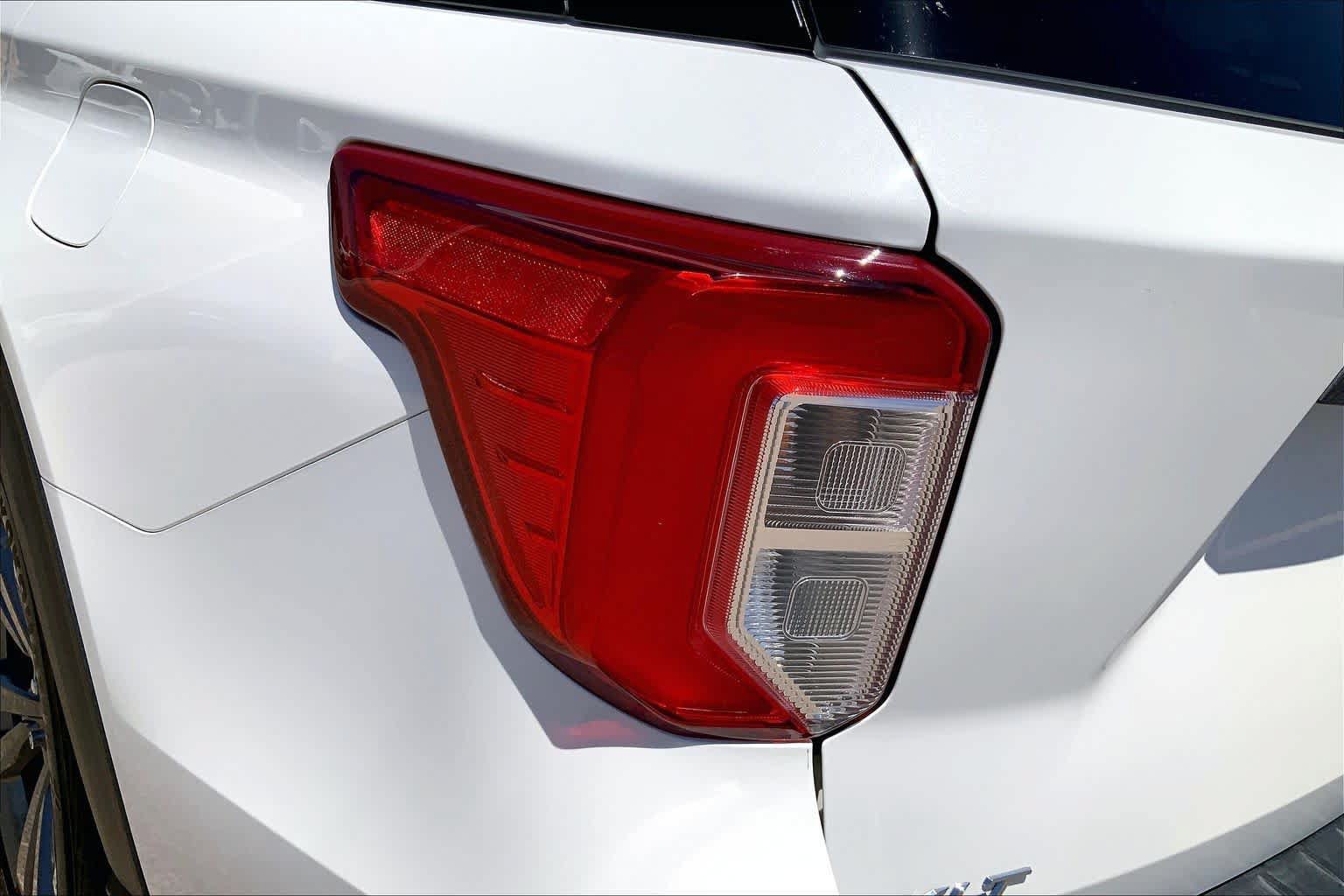 Used 2022 Ford Explorer XLT w/ Equipment Group 202A RWD image 32