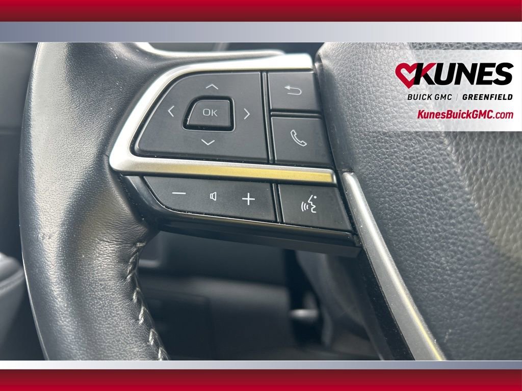 Used 2023 Toyota Highlander LE image 23