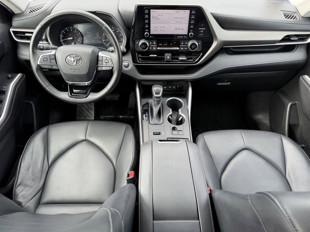 Used 2020 Toyota Highlander XLE FWD image 13