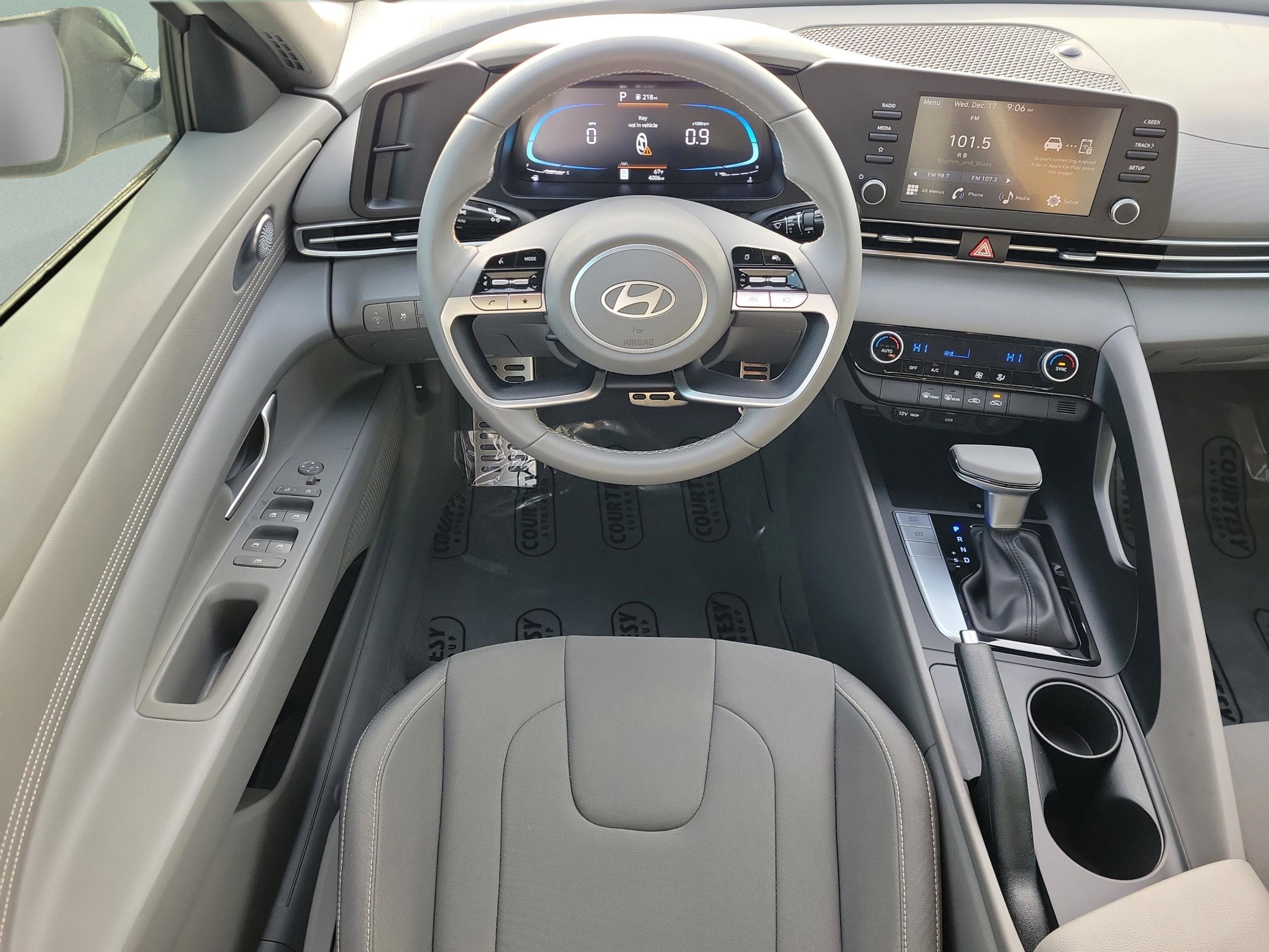 Certified 2025 Hyundai Elantra Sport image 13