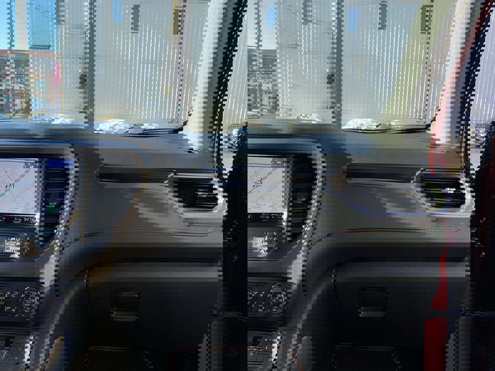 Used 2023 GMC Acadia AT4 image 21