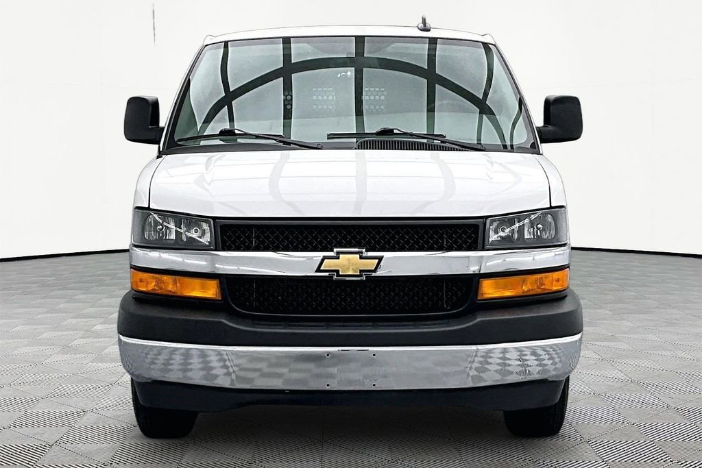 Used 2024 Chevrolet Express 2500 w/ Driver Convenience Package RWD image 3