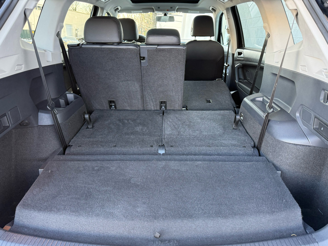 Used 2020 Volkswagen Tiguan SE w/ Panoramic Sunroof Package image 30