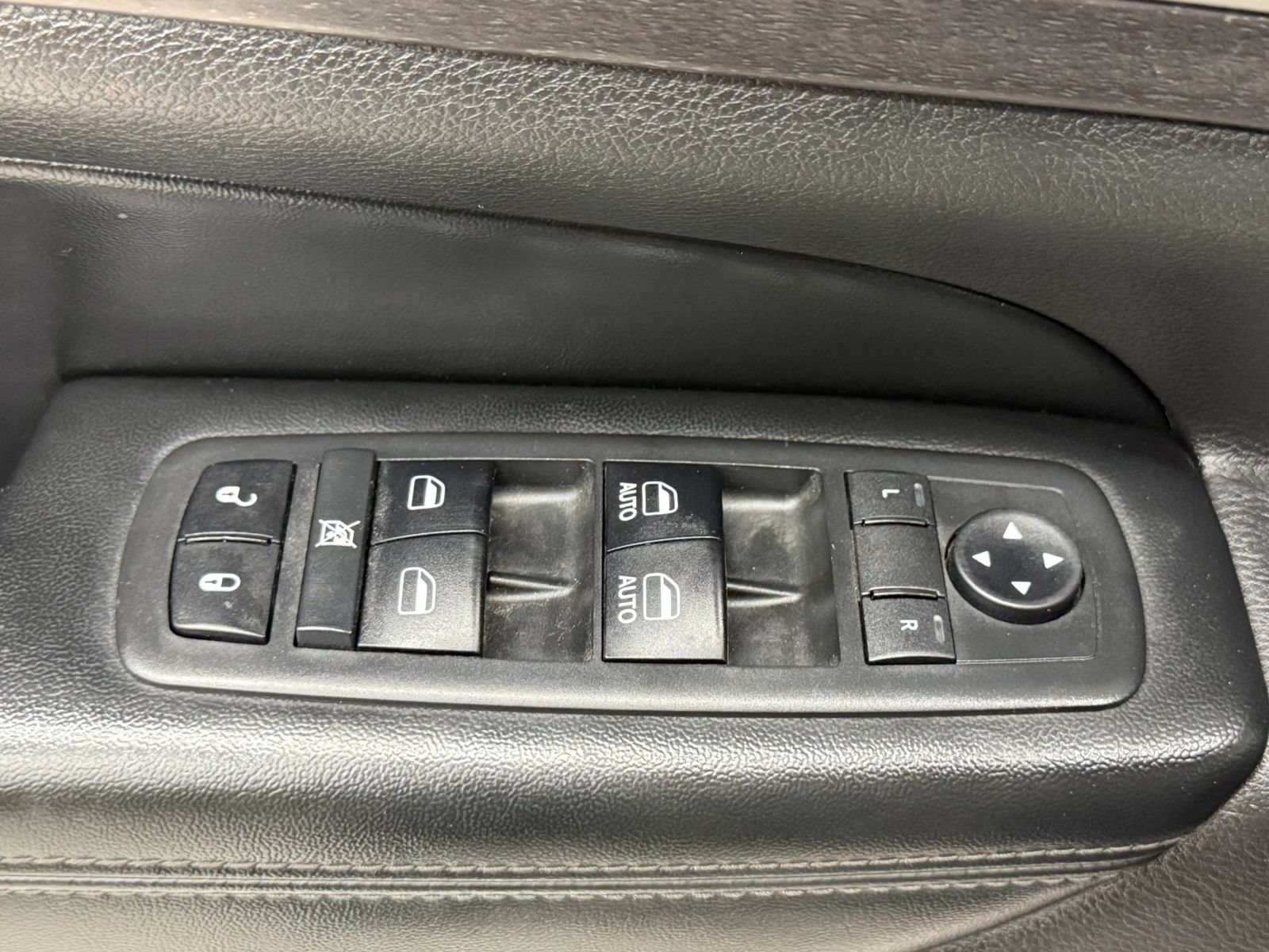 Used 2018 Jeep Grand Cherokee Altitude AWD/4WD image 26