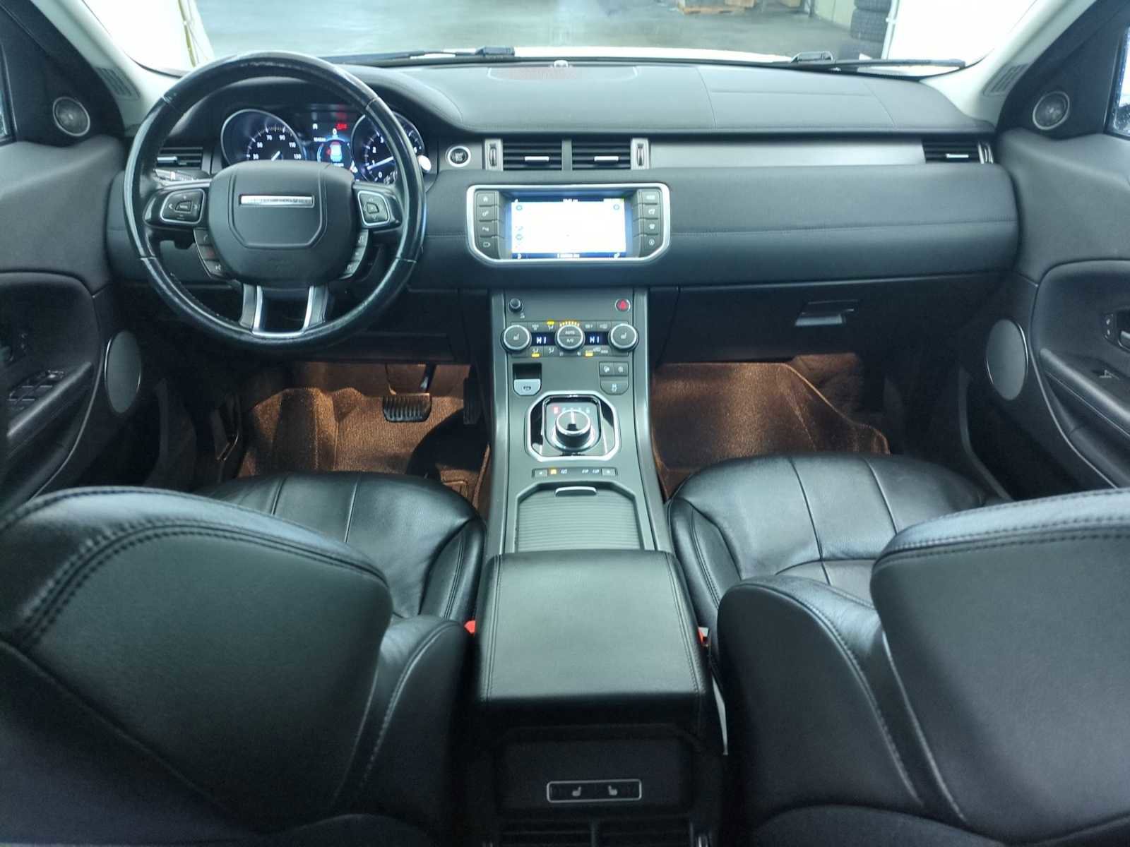 Used 2019 Land Rover Range Rover Evoque SE image 11