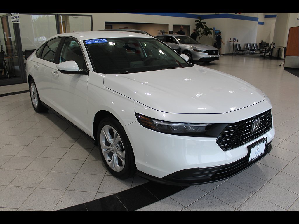 Certified 2025 Honda Accord LX image 3
