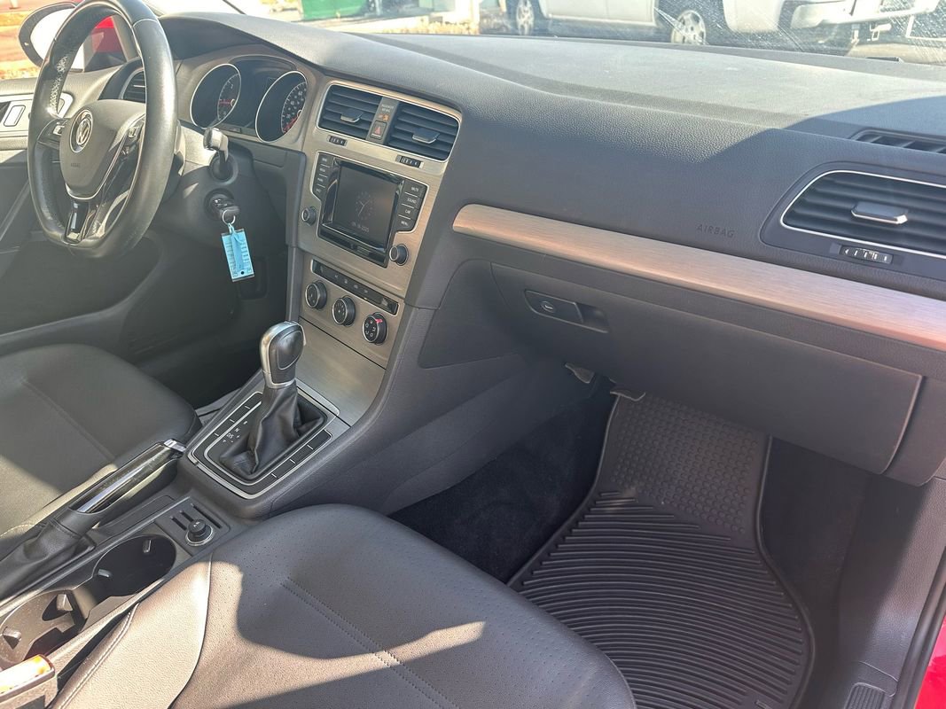 Used 2015 Volkswagen Golf TDI S image 11