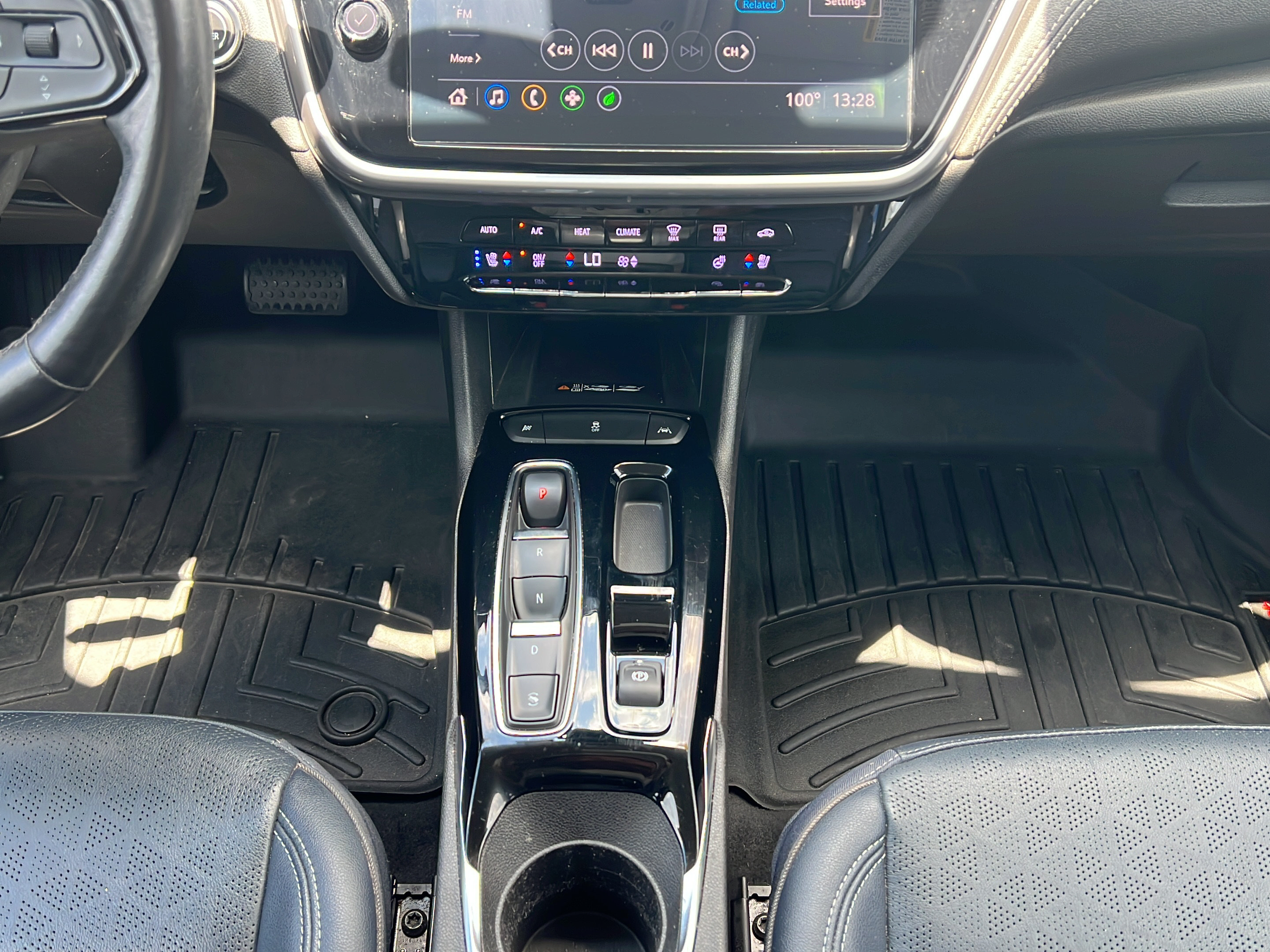 Used 2022 Chevrolet Bolt EUV LT w/ Convenience Package FWD image 15