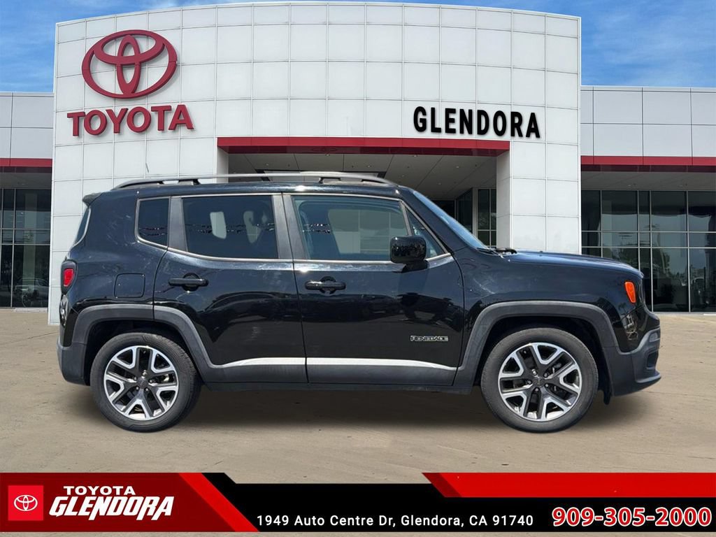 Used 2018 Jeep Renegade Latitude w/ UConnect 8.4 Nav Group FWD image 12