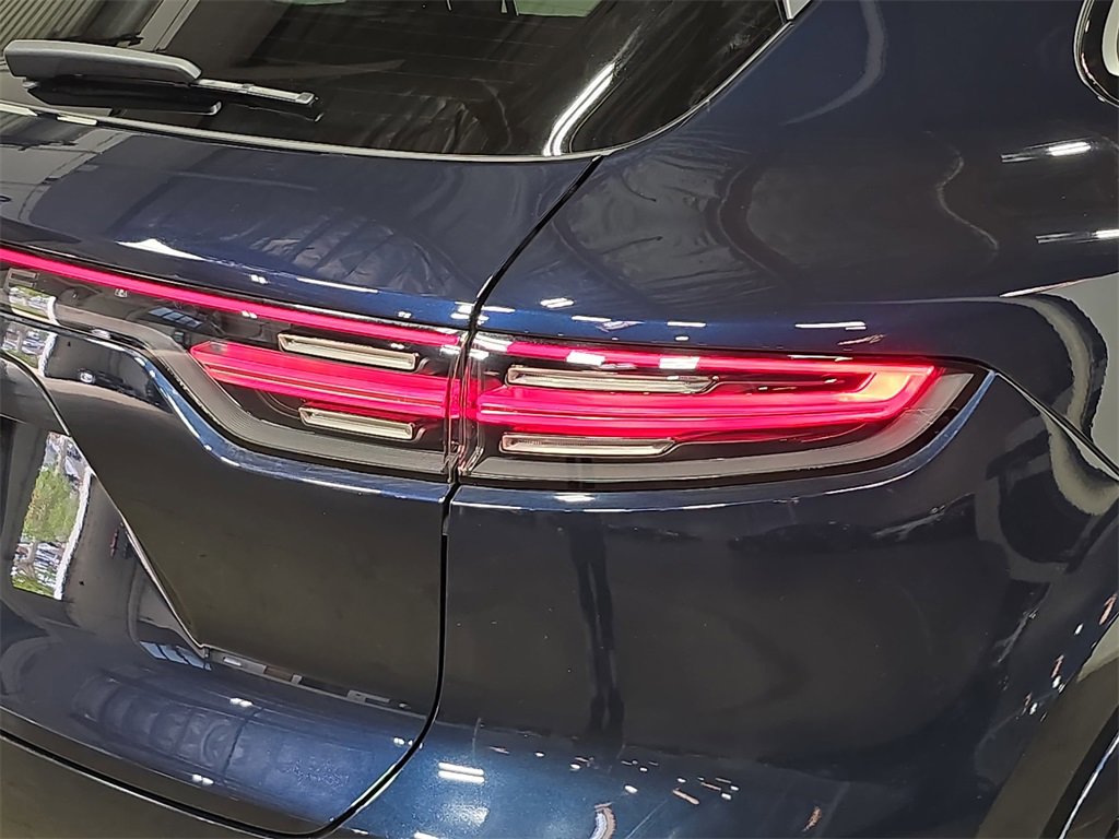 Used 2023 Porsche Cayenne Platinum Edition image 30