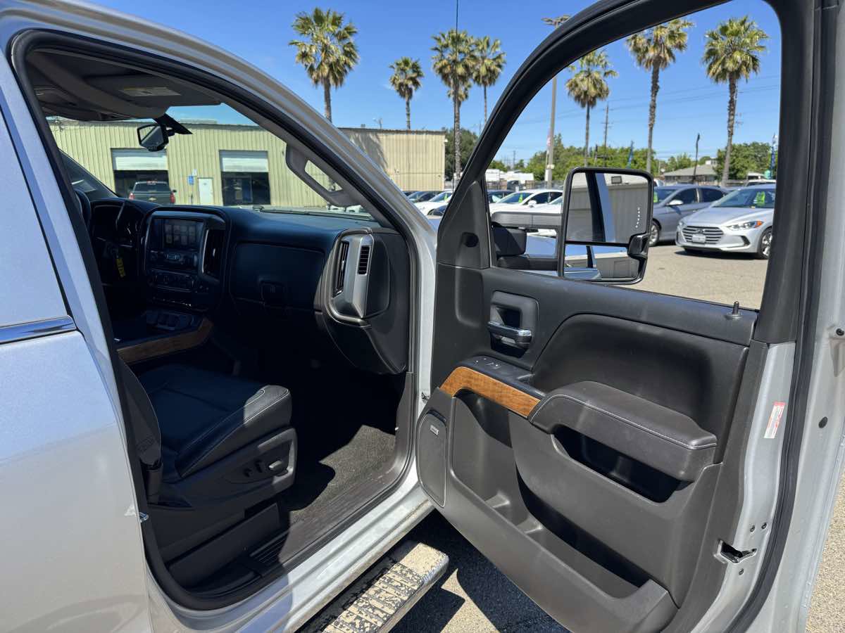 Used 2017 Chevrolet Silverado 1500 LTZ w/ LTZ Plus Package AWD/4WD image 16