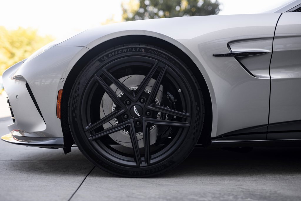 New 2026 Aston Martin V8 Vantage Volante image 8