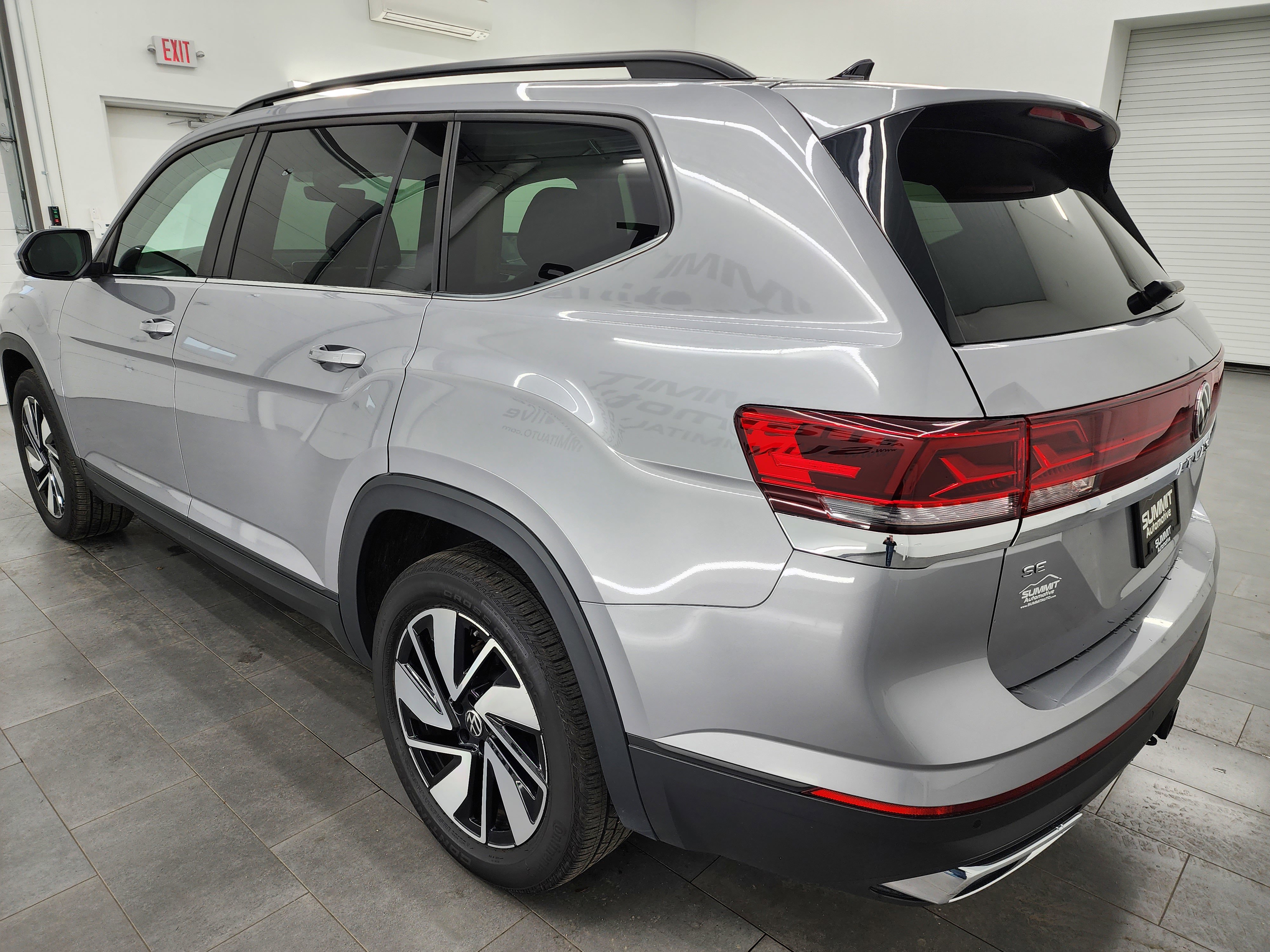 Used 2025 Volkswagen Atlas SE image 6