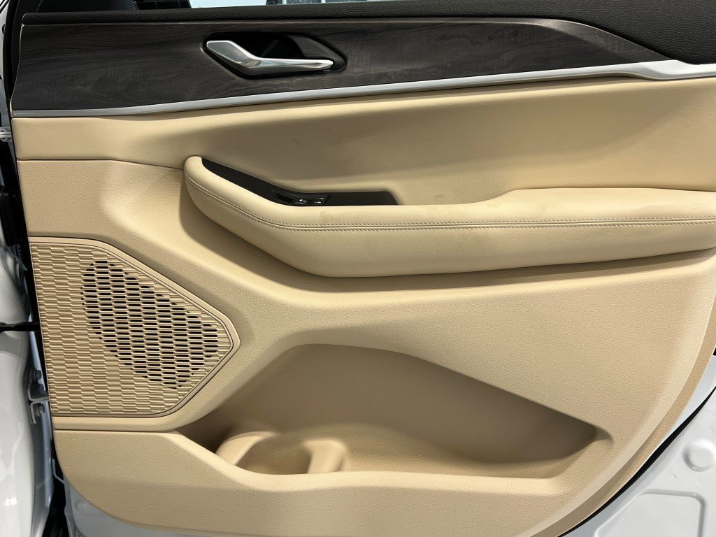 New 2025 Jeep Grand Cherokee Limited w/ Luxury Tech Group II image 10