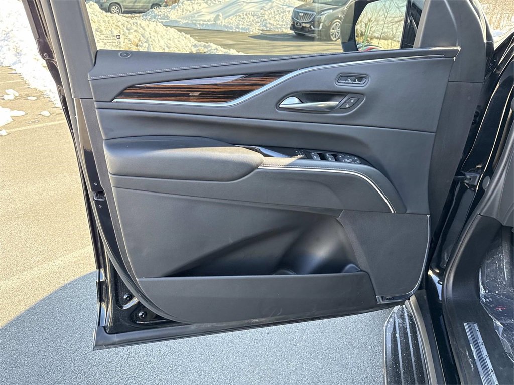 Used 2023 Cadillac Escalade ESV Luxury image 15