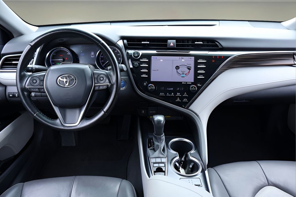 Certified 2020 Toyota Camry XLE FWD image 16