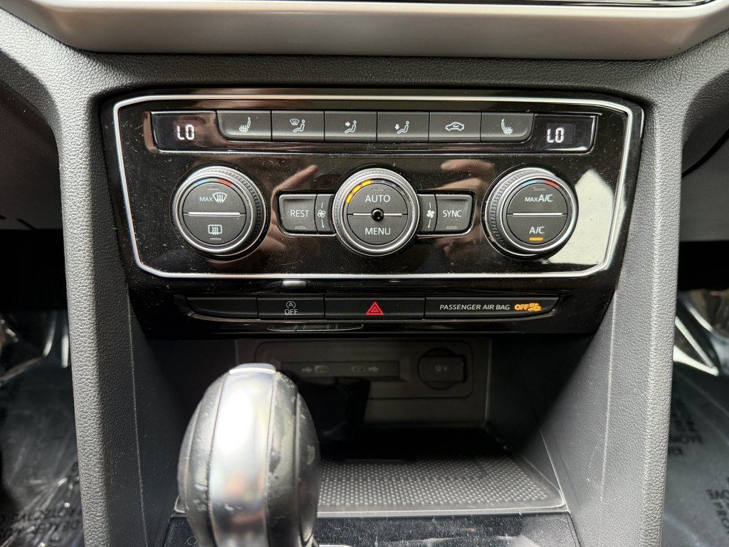 Used 2023 Volkswagen Atlas SEL R-Line AWD/4WD image 23