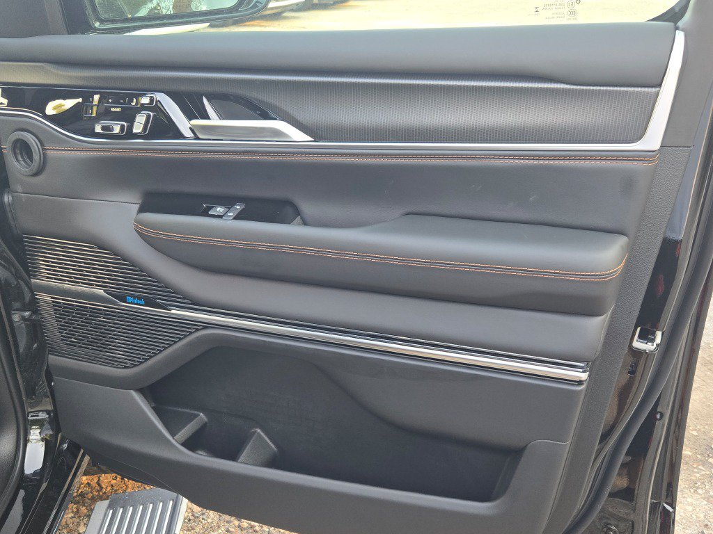 New 2026 Jeep Grand Wagoneer L Summit AWD/4WD image 9