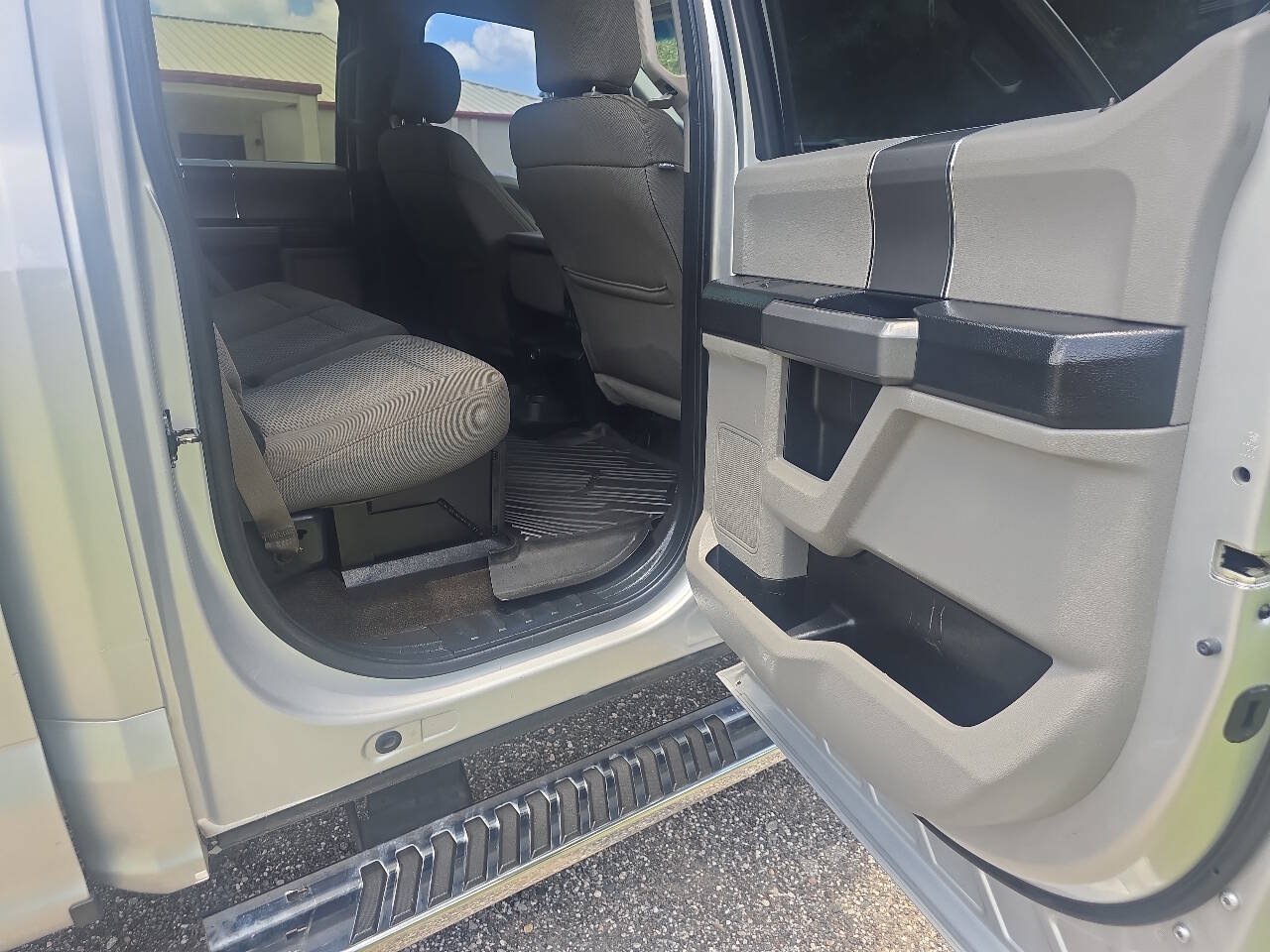 Used 2017 Ford F250 XLT w/ XLT Premium Package AWD/4WD image 23