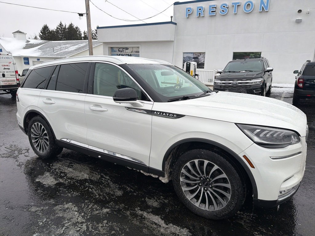 Used 2020 Lincoln Aviator Reserve w/ Elements Package Plus image 2