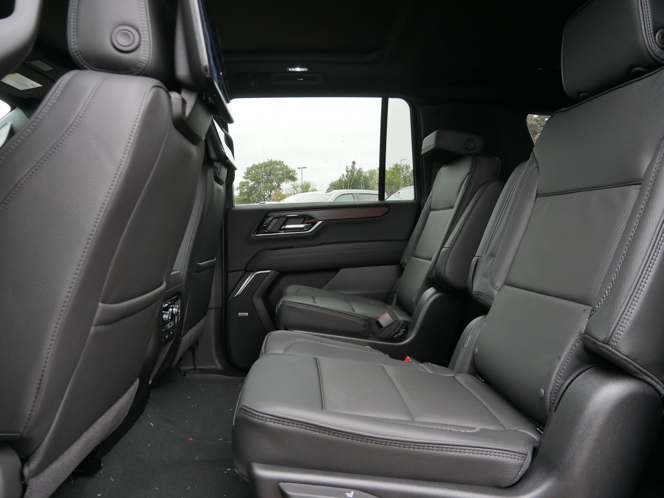 New 2026 GMC Yukon XL Denali w/ Denali Reserve Package AWD/4WD image 5