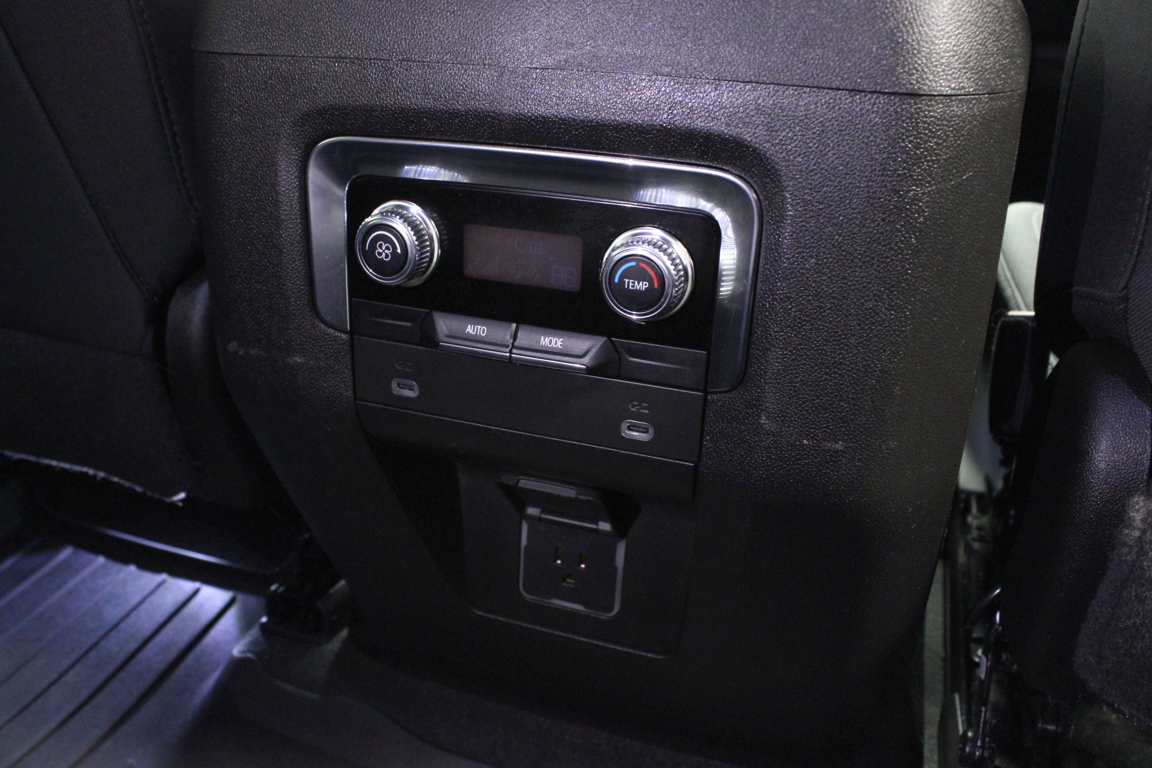 Used 2023 GMC Yukon SLE image 18