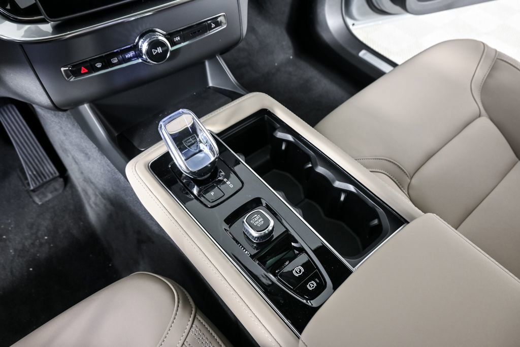 New 2026 Volvo XC90 T8 Plus w/ Protection Package image 17