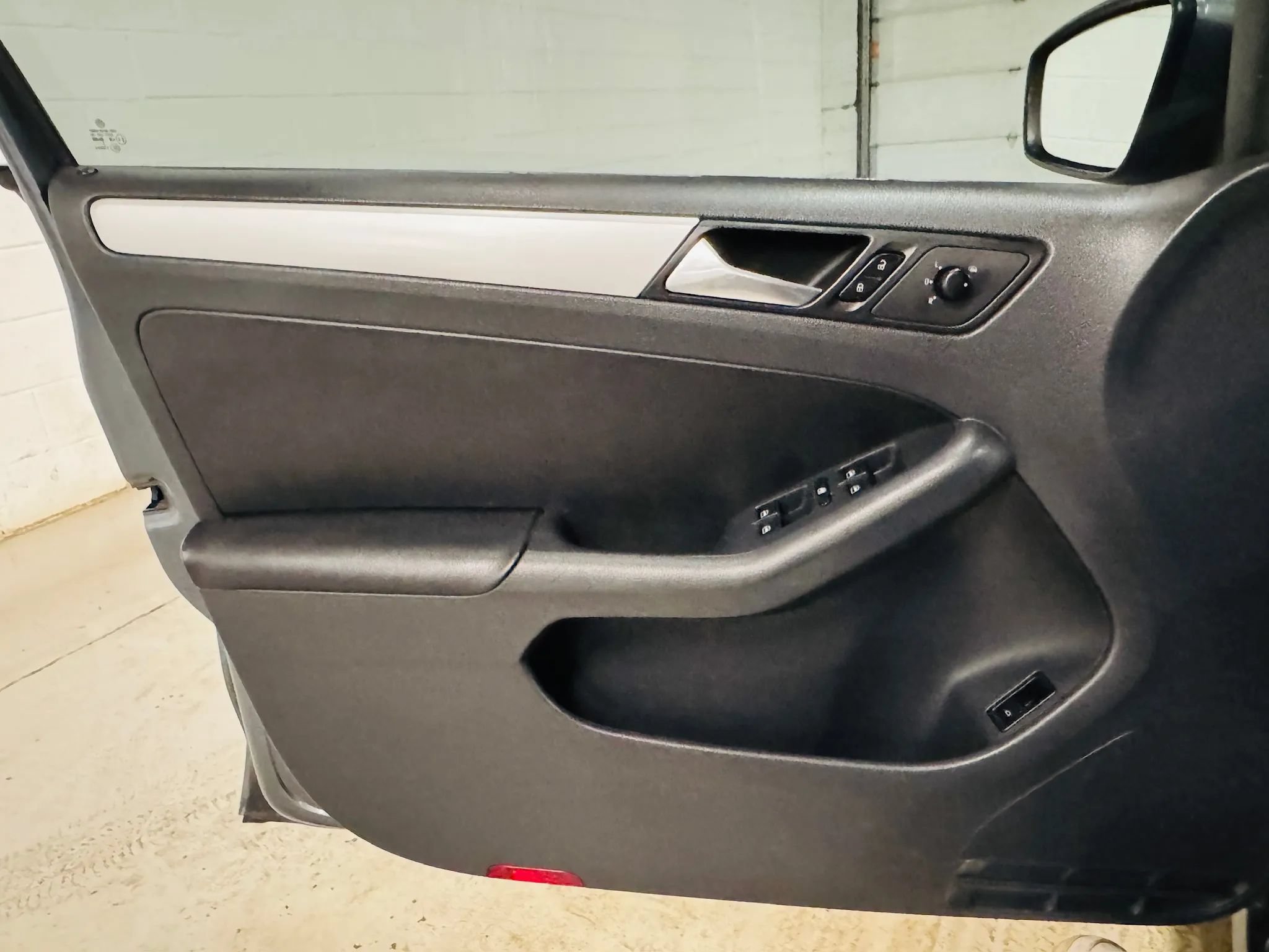 Used 2012 Volkswagen Jetta SEL FWD image 16