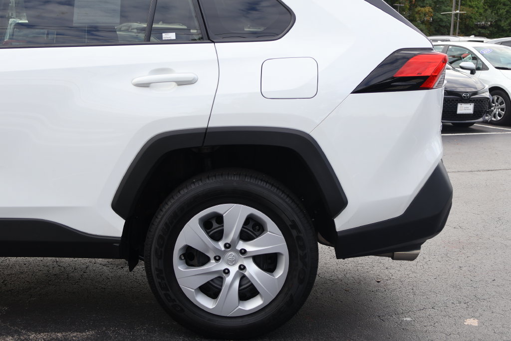 Certified 2024 Toyota RAV4 LE AWD/4WD image 4
